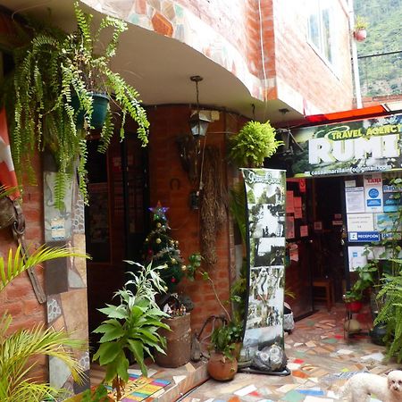 באניוס Hostal La Casa Amarilla City מראה חיצוני תמונה