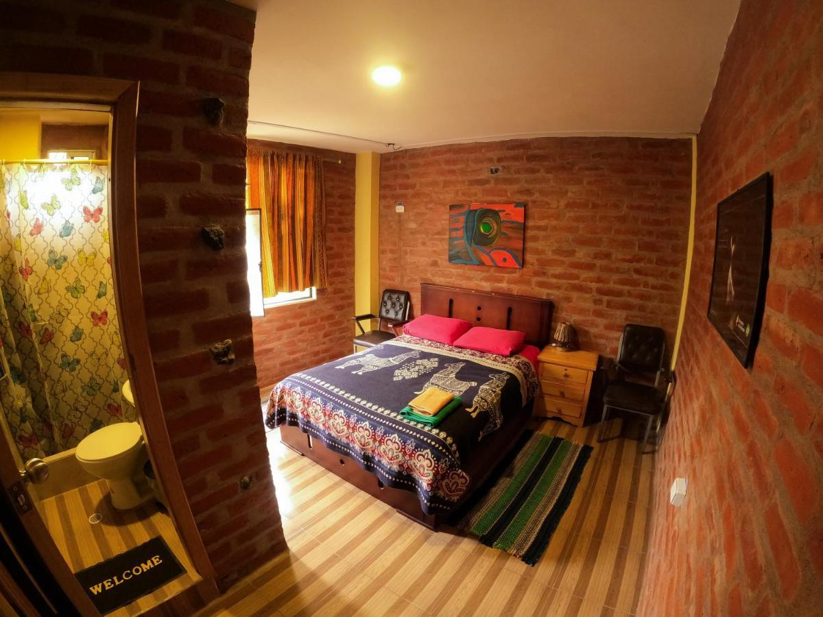 באניוס Hostal La Casa Amarilla City מראה חיצוני תמונה