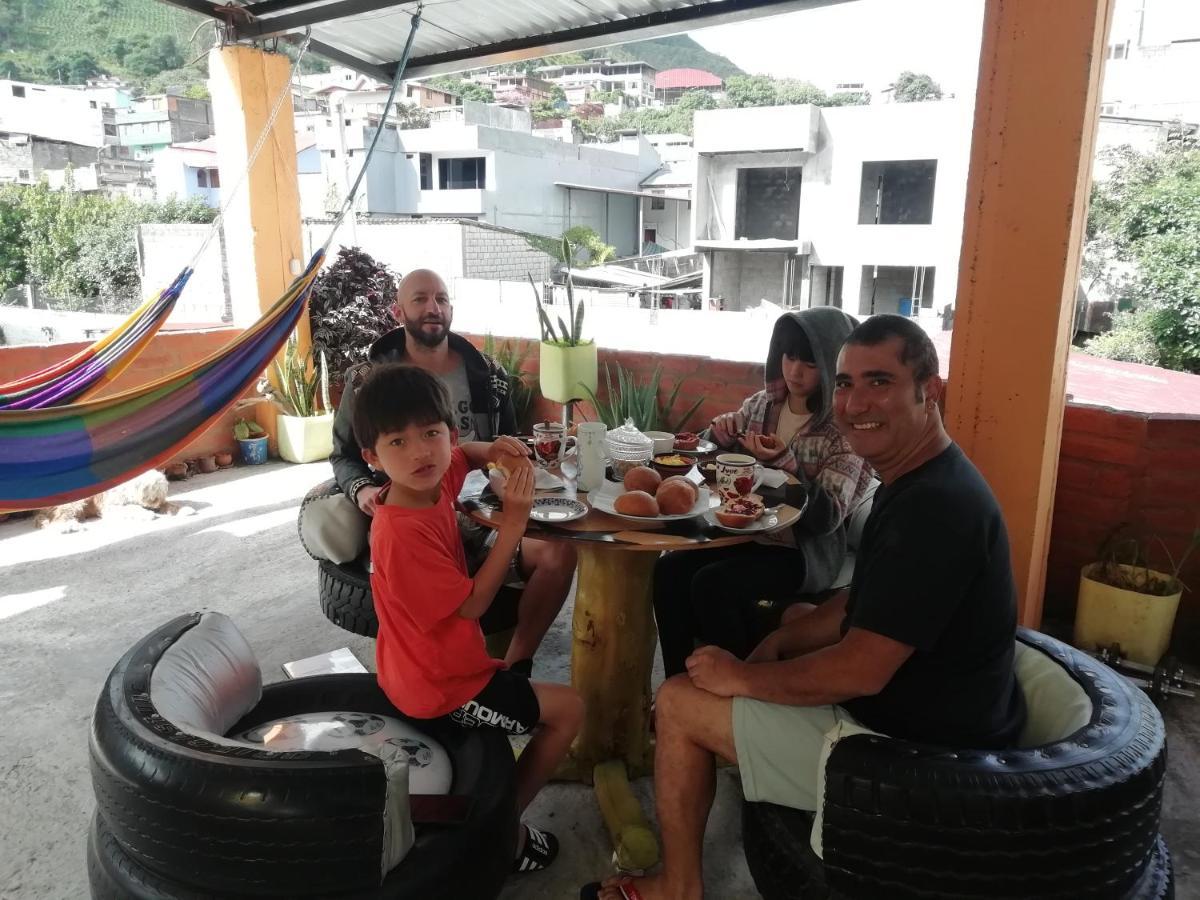 באניוס Hostal La Casa Amarilla City מראה חיצוני תמונה