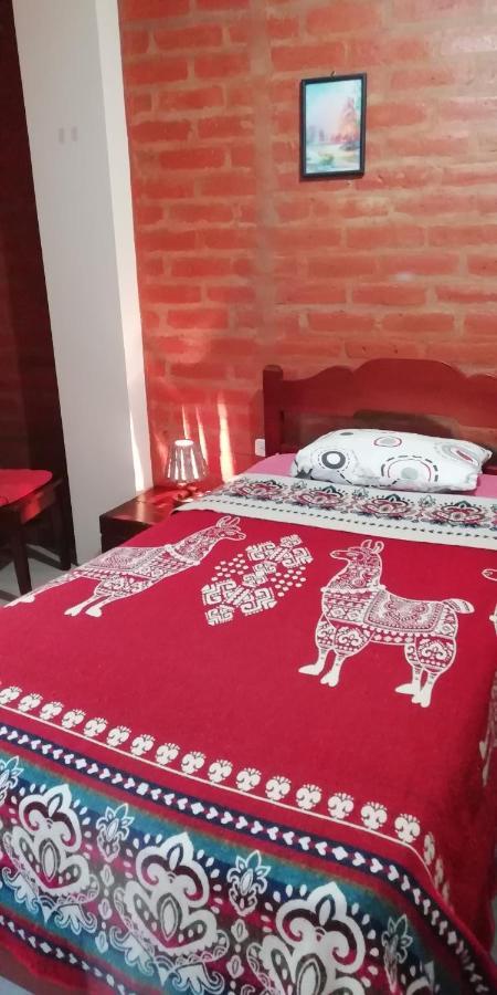 באניוס Hostal La Casa Amarilla City מראה חיצוני תמונה