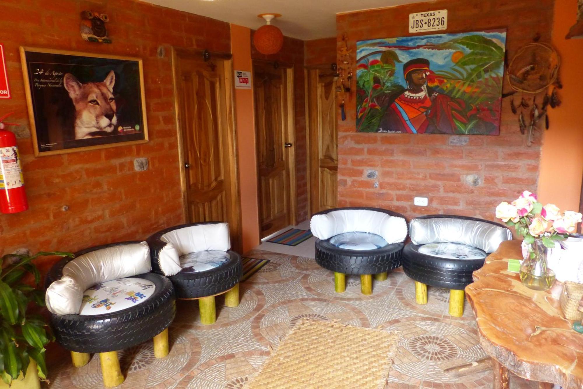 באניוס Hostal La Casa Amarilla City מראה חיצוני תמונה