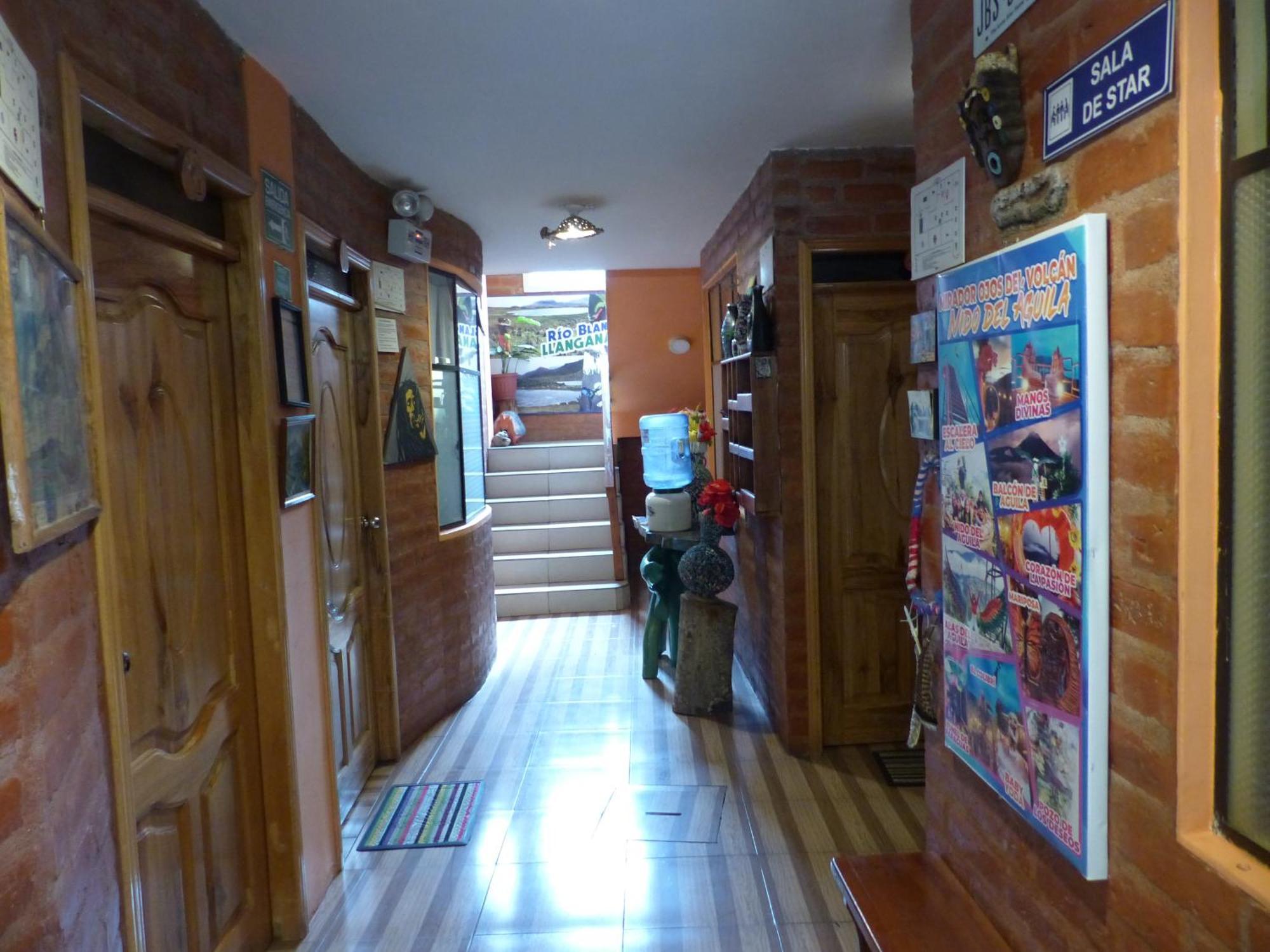 באניוס Hostal La Casa Amarilla City מראה חיצוני תמונה