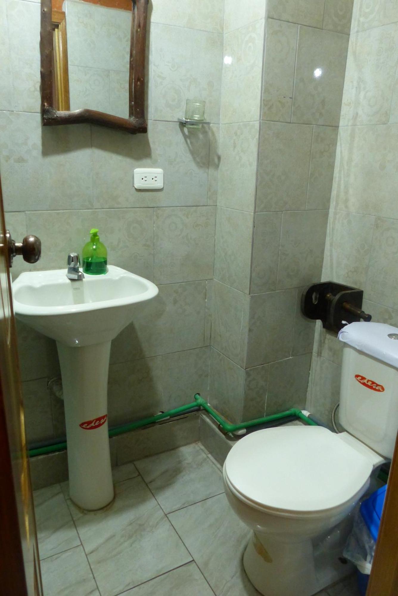 באניוס Hostal La Casa Amarilla City מראה חיצוני תמונה