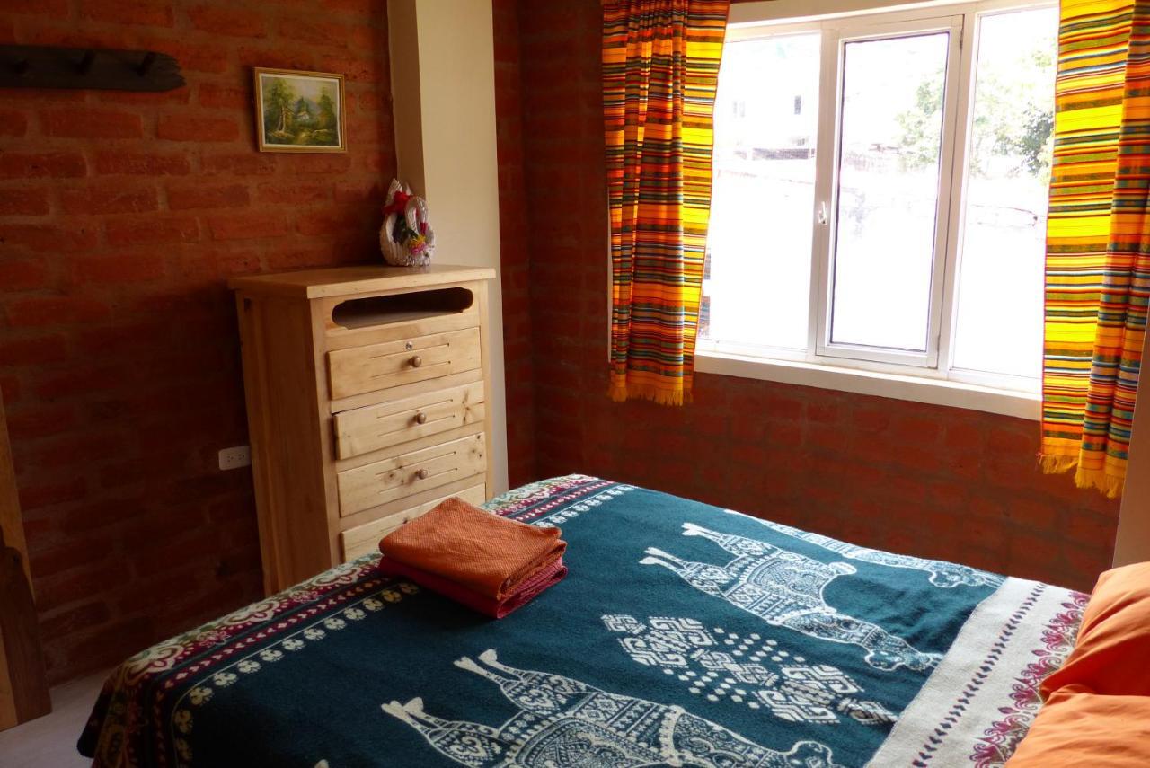 באניוס Hostal La Casa Amarilla City מראה חיצוני תמונה