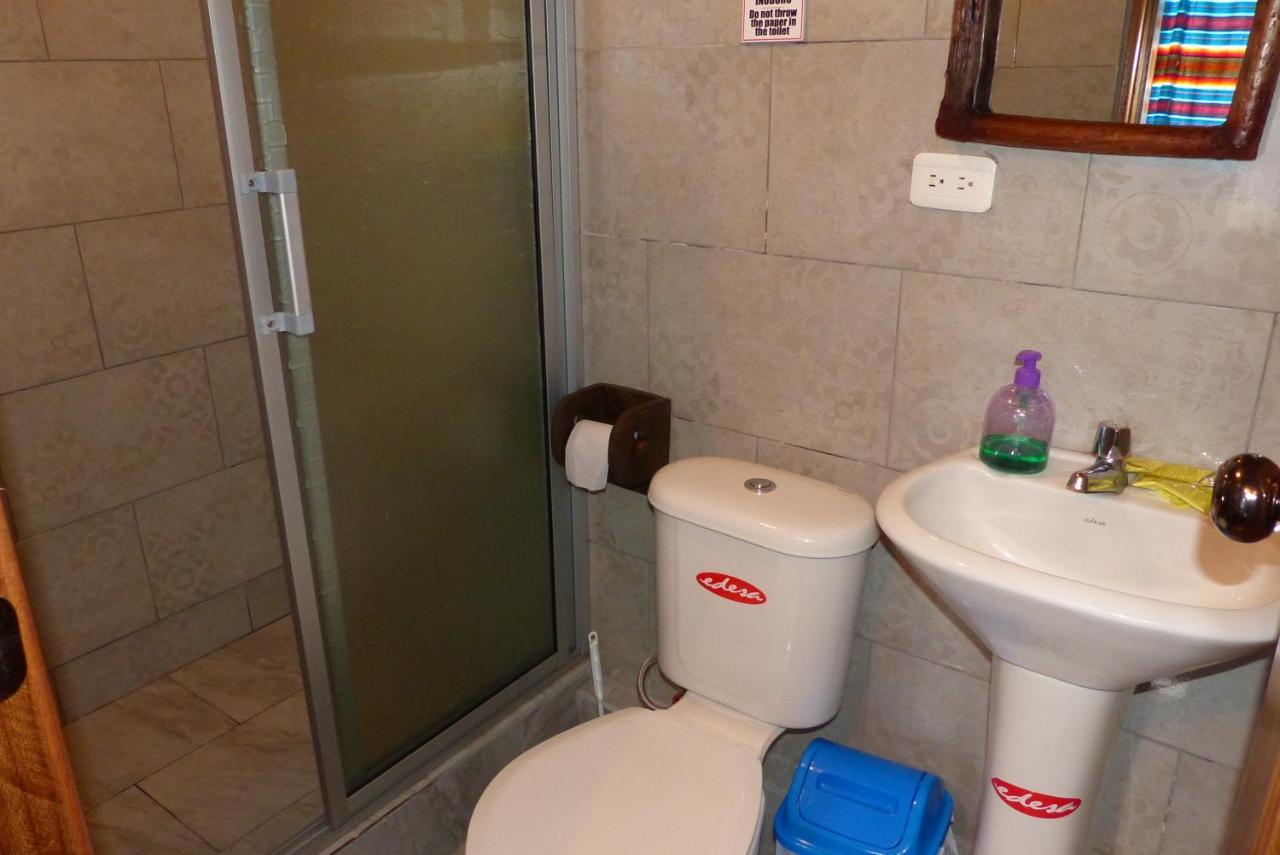באניוס Hostal La Casa Amarilla City מראה חיצוני תמונה