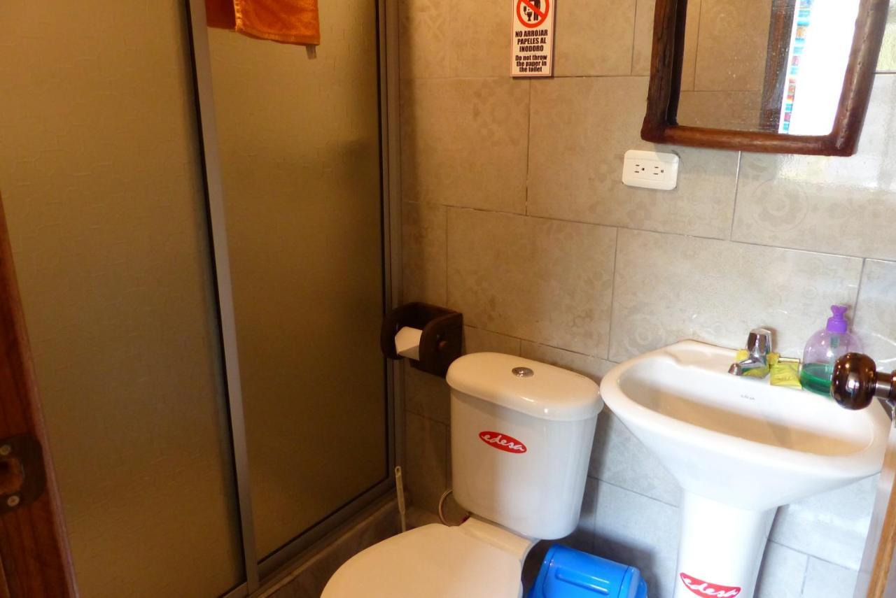 באניוס Hostal La Casa Amarilla City מראה חיצוני תמונה