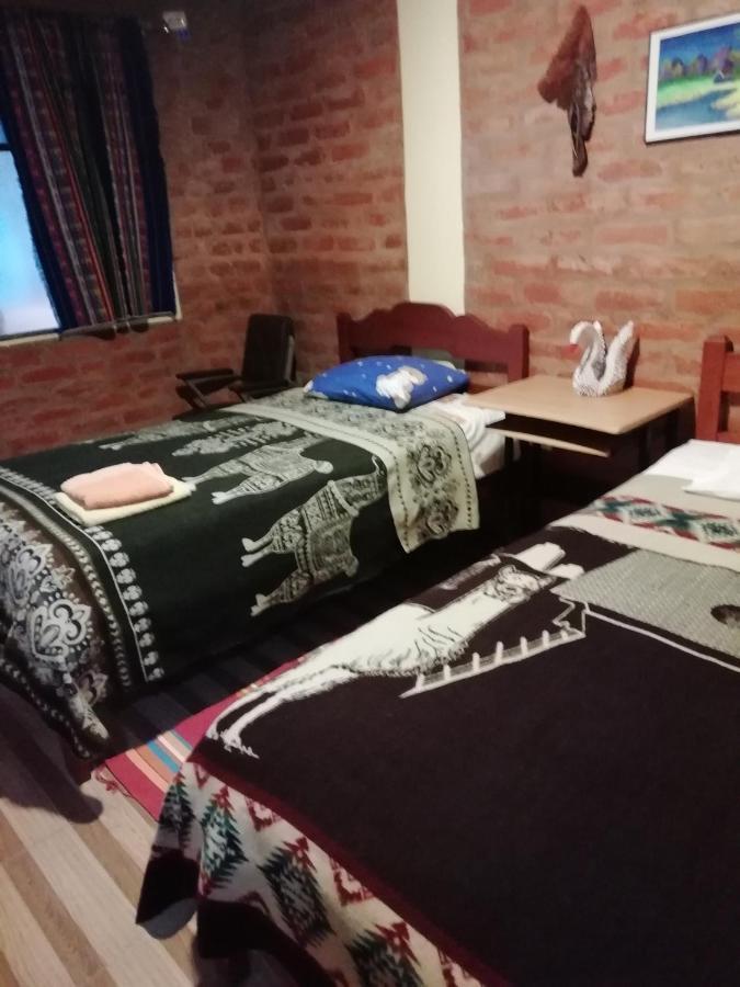 באניוס Hostal La Casa Amarilla City מראה חיצוני תמונה