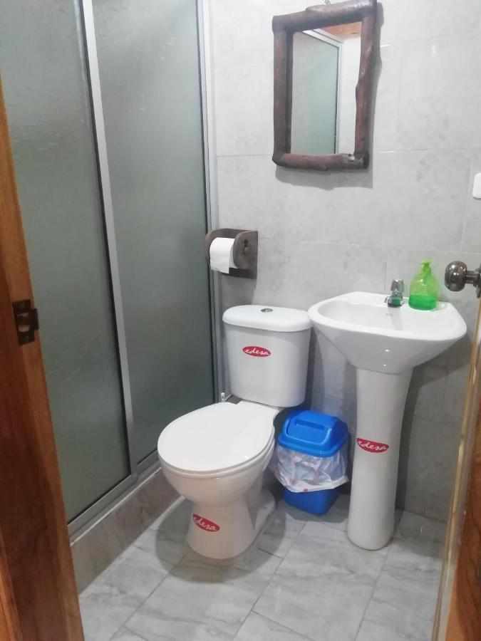 באניוס Hostal La Casa Amarilla City מראה חיצוני תמונה