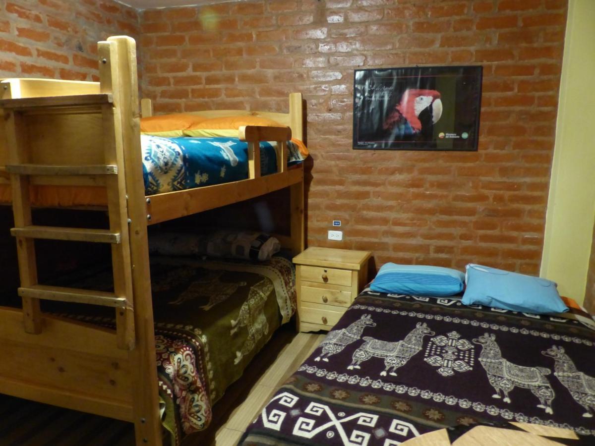 באניוס Hostal La Casa Amarilla City מראה חיצוני תמונה