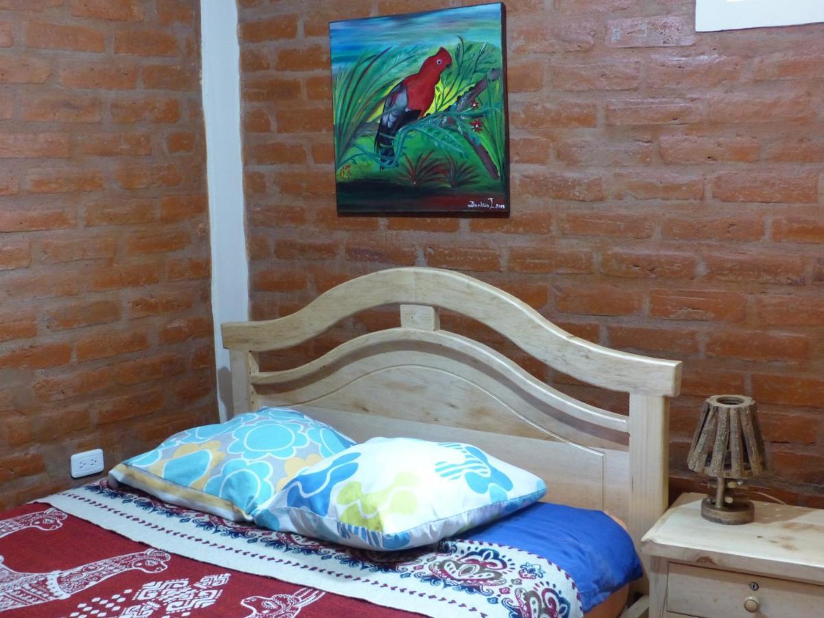 באניוס Hostal La Casa Amarilla City מראה חיצוני תמונה